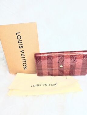 Louis Vuitton Limit Edition Monogram Vernis Rayures Sarah Wallet Full Inclusion